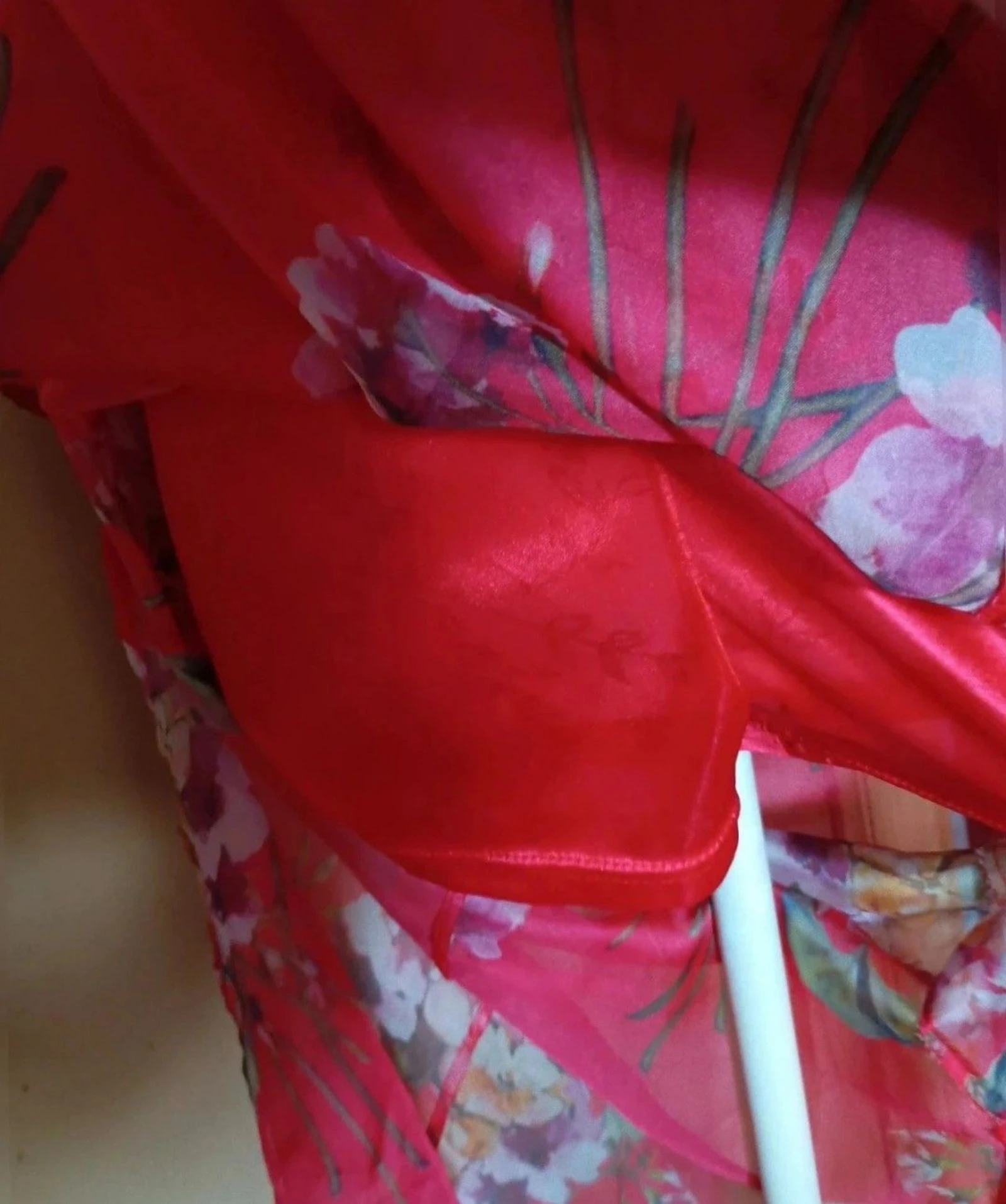 Pretty Little Thing, elegante vestido con pantalones cortos incorporados – photo 4